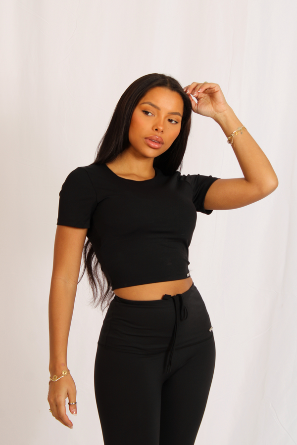 Signature Cropped Built In Bra Short Sleeved Top Black